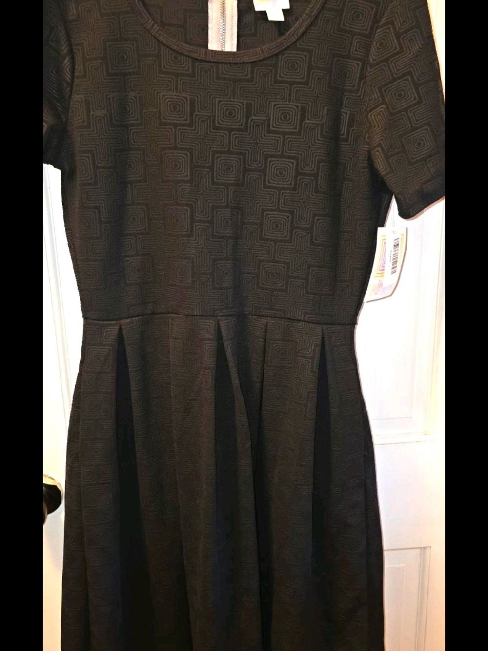 ​NWT LuLaRoe Amelia Dress Large Black Logo Jacquard w/Pleated Pockets, Back Zip